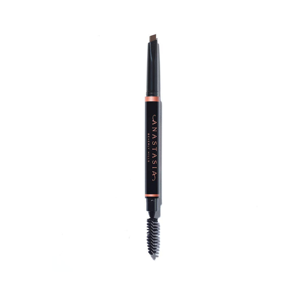 Anastasia Brow Definer con punta triangular para definición precisa de cejas.
