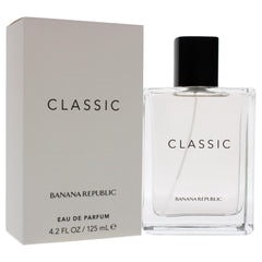 BANANA REPUBLIC Classic edp etiqueta detallada que sugiere lujo discreto.