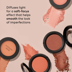 BareMinerals Gen Nude Poudre Blush swatches sur les joues, couleur légère modulable.