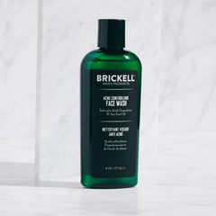 Brickell limpiador antiacné para hombres, espuma-limpieza suave que deja la piel fresca.