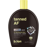 La botella de btan muestra la loción UV para bronceado profundo.