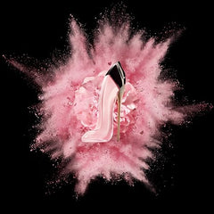 Etiqueta sofisticada de Good Girl Blush en la botella.