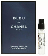 Chanel Bleu de Chanel muestra en atomizador, ideal para probarla durante viajes cortos.