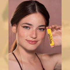 COCOCARE Bálsamo Labial Textura Sedosa: suave aplicación y confort.