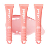Baume Lèvres Cocokind avec céramides procure hydratation et effet flou.