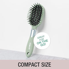 Cerdas con puntas de bola de Conair Velvet Touch evitan tirones al peinar.