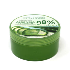 CUROFIT True Nature Aloe Gel botella en primer plano para hidratación suave y rápida.