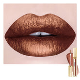 Depuplum labio metalico con brillo ligero para acabado sutil.