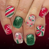Uñas Dulyork navideñas cortas con árbol y rayas para fiestas.