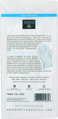 Aplicación de crema en manos con guantes Earth Therapeutics para mayor absorción.