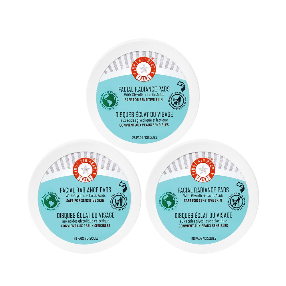 First Aid Beauty Facial Radiance Pads, empaque caja, exfoliación suave para piel sensible.