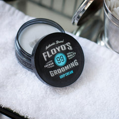 Floyd's 99 Crema de peinado, aplicación suave facilita distribución uniforme.