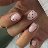 Foccna Uñas Falsas Cuadradas con Puntos, listas para un look divertido.