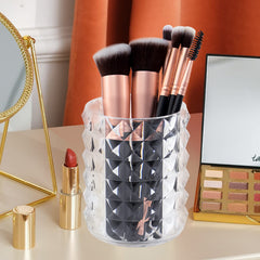 Funtygy organizador acrílico para brochas, vista frontal clara, mantiene ordenado el área de maquillaje.