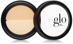 Corrector de ojeras Glo Skin Beauty con dúo de tonos para corrección precisa.