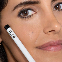 ILIA Lápiz-gel aplicación suave y difuminada para looks suaves