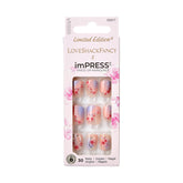 imPRESS LoveShackFancy Sunkissed Peach uñas cortas cuadradas rosadas, look elegante y duradero