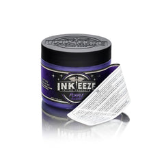 Aplicación suave durante la sesión de tatuaje con INK-EEZE morado.