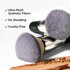 Pincel de base polvo IT Cosmetics Heavenly Luxe, cabezal denso para cobertura uniforme.