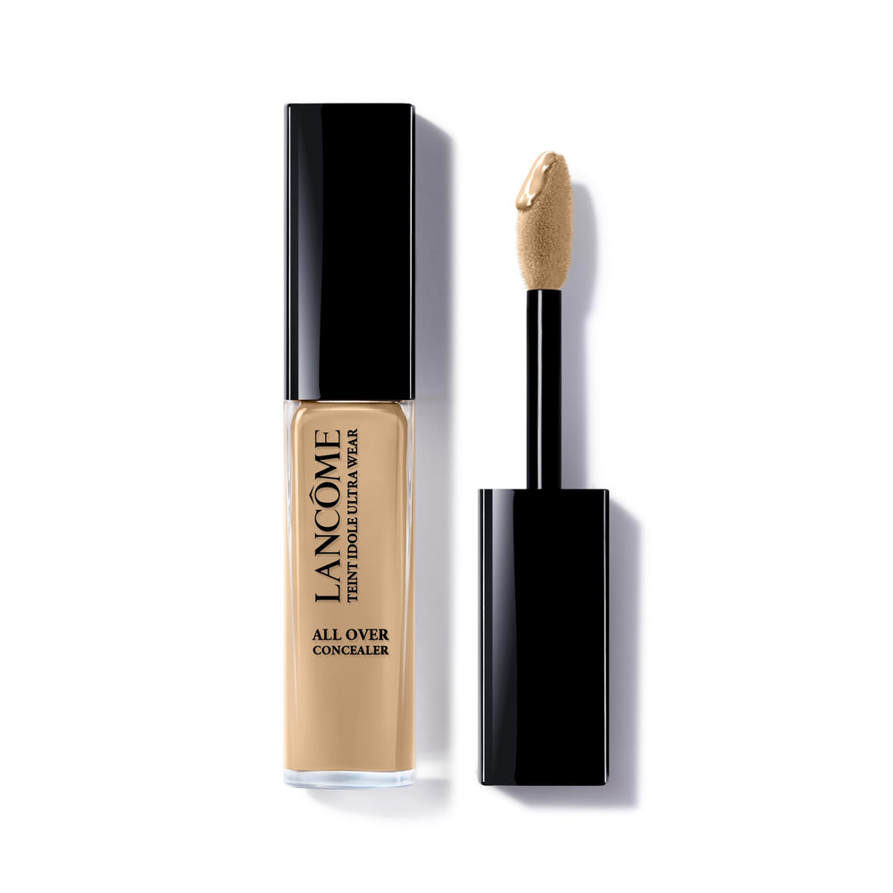 Lancôme Teint Idole Ultra Wear con aplicador preciso para cobertura localizada.