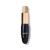Lancôme Teint Idôle Ultra Wear Stick con brocha Kabuki integrada para aplicación rápida.
