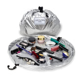 Lay-n-Go Cosmo frente de la bolsa con cordón para acceso rápido a tus cosméticos.