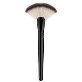 Luxspire brocha abanico maquillaje para difuminar con precisión.