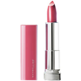 MAYBELLINE barra de labios universal rosado para mí, acabado satinado para una apariencia suave.