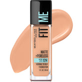 Maybelline Fit Me Matte + Poreless, textura natural y acabado mate para piel normal a grasa.