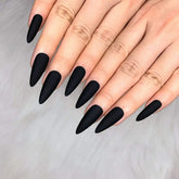Morily uñas postizas mate color puro, forma estileto almendra, para un look elegante.