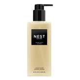 NEST New York Liquide Savon Rose Noir et Oud — bouteille élégante prête pour nettoyer en douceur.