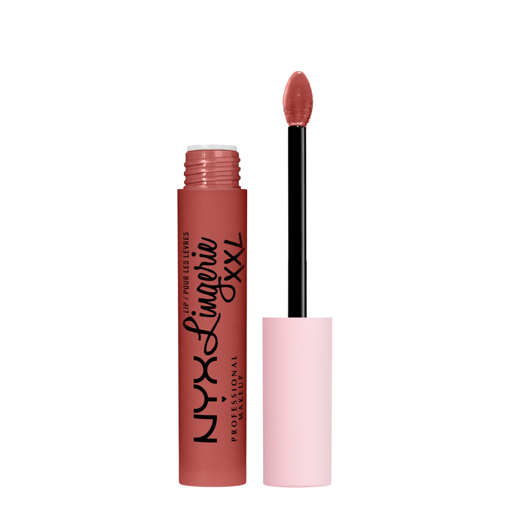 NYX Lip Lingerie XXL Matte: aplicación precisa para definir labios con acabado mate.