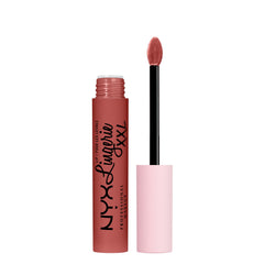 NYX Lip Lingerie XXL Matte: aplicación precisa para definir labios con acabado mate.