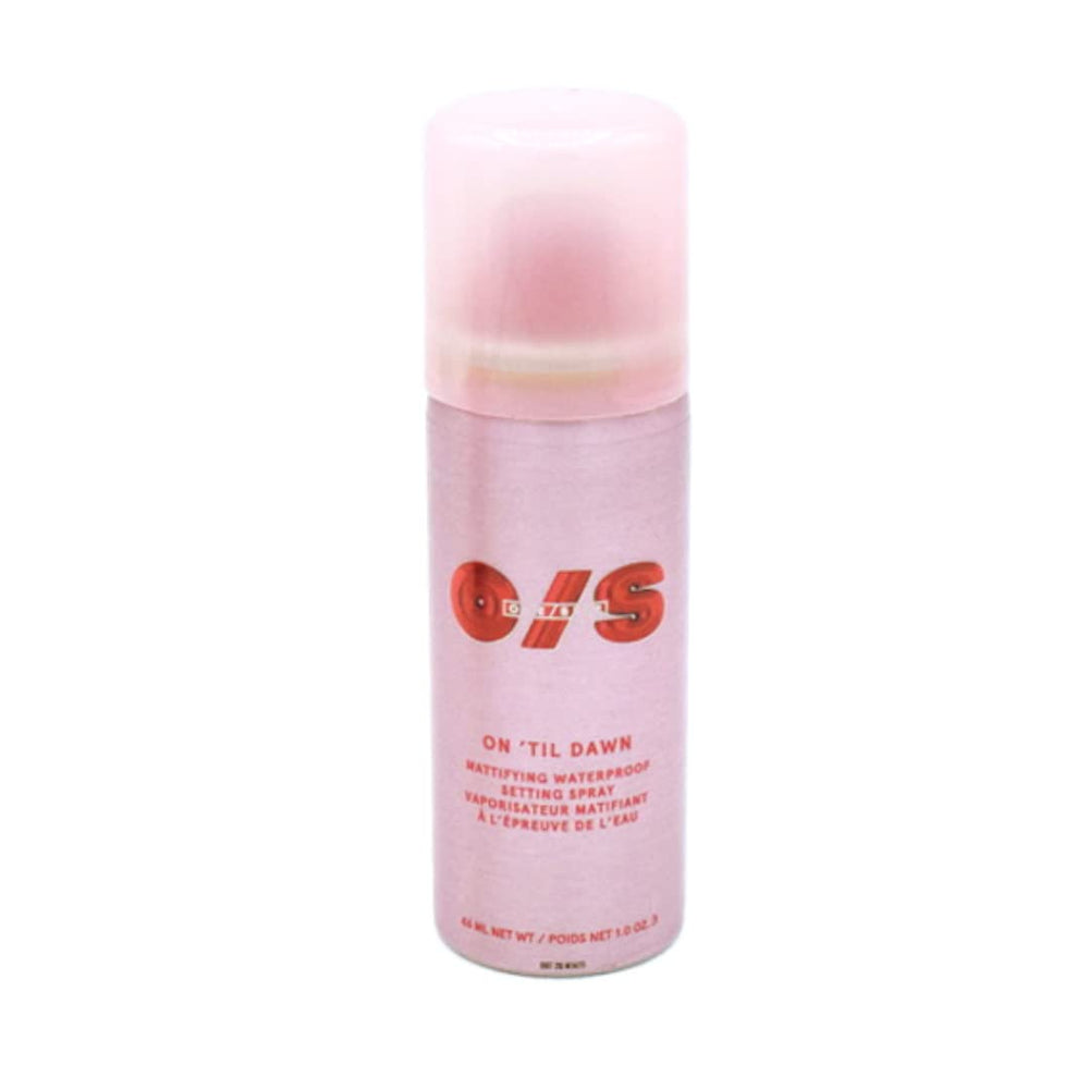 ONE/SIZE por Patrick Starrr, fijador mate impermeable para uso diario.