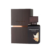 Rasasi La Yuqawam Frontal botella: presencia elegante para noche y día.