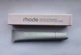 Soin des lèvres Rhode — bouteille de 10 ml prête à hydrater les lèvres.