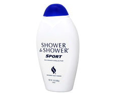 Aplicación suave de polvo Shower To Shower Sport sobre la piel seca.
