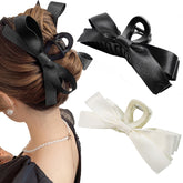 Sizobi clip lazo satinado blanco, ideal para peinados elegantes.