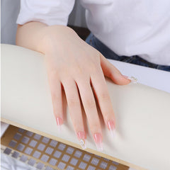 Tang Song acabado en grano de madera natural, aporta estilo y durabilidad al escritorio de manicura.