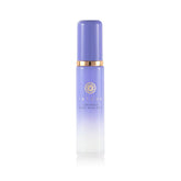 Bruma luminosa de Tatcha para piel radiante, botella con pulverizador suave.