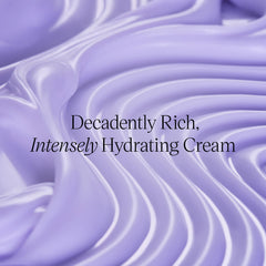 TATCHA The Dewy Skin Cream aplicación manual ayuda a distribuirla con facilidad.