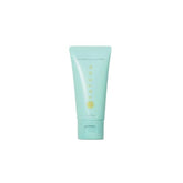 TATCHA Matcha Cleanse de viaje, botella compacta para limpieza suave de poros.