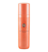 TATCHA Suero Iluminador en botella, promueve luminosidad y tono uniforme.