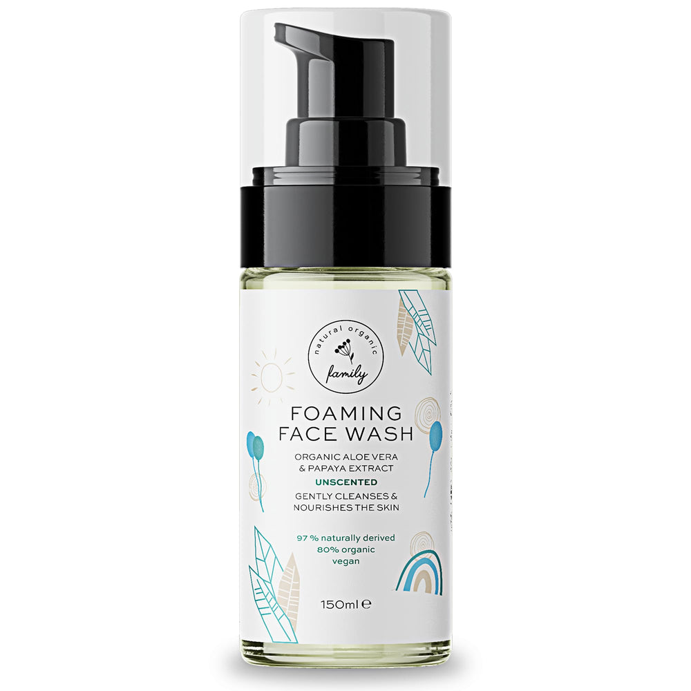 The Natural and Organic Family limpiador facial espumoso para niños sin fragancia en botella.