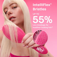 Wet Brush Original Detangler mano-ergonomica: diseño cómodo para peinado diario.