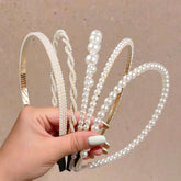 Diadema de perlas clásica WOVOWOVO, añade elegancia a peinados para eventos formales.