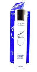 Aplicación suave del Tónico Calmante de ZO Skin Health en rostro.
