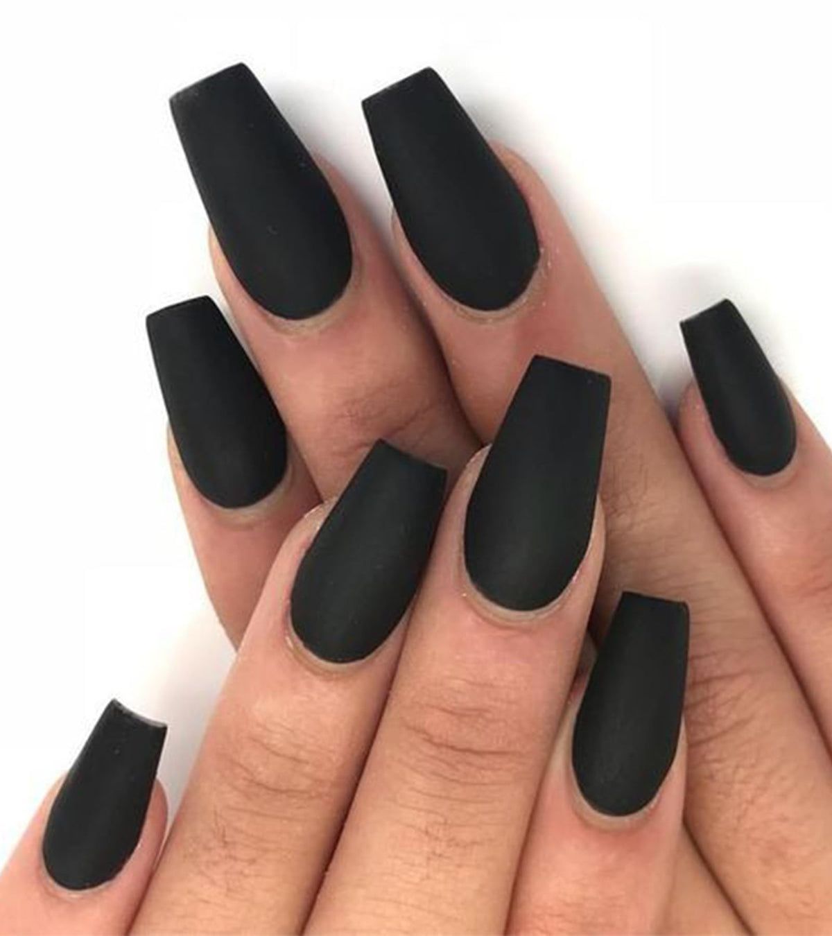 Uñas Aegenacess negro Velvet con acabado mate para un look elegante.