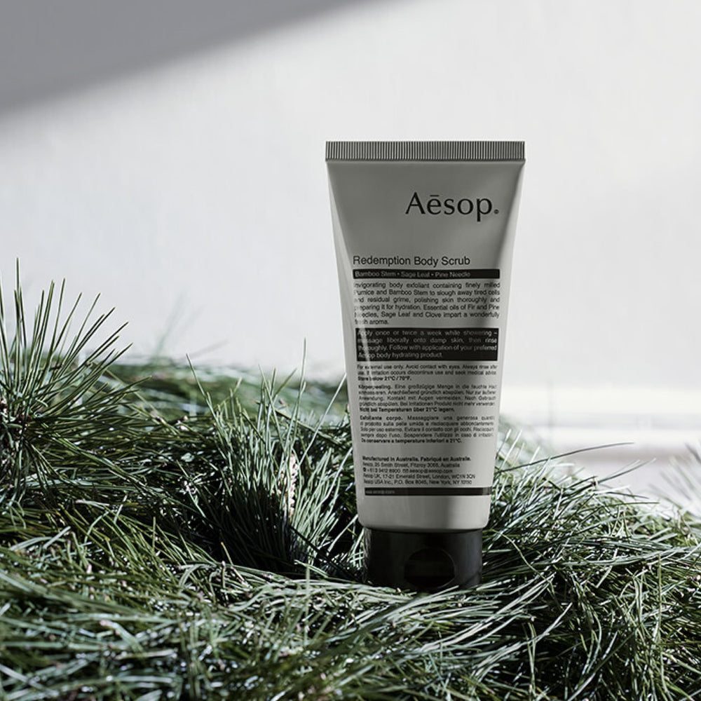 Aesop Redemption hoja de salvia, aporta frescura natural al ritual.