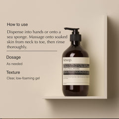 Aesop textura gel aromático con aroma floral cálido para limpieza delicada.